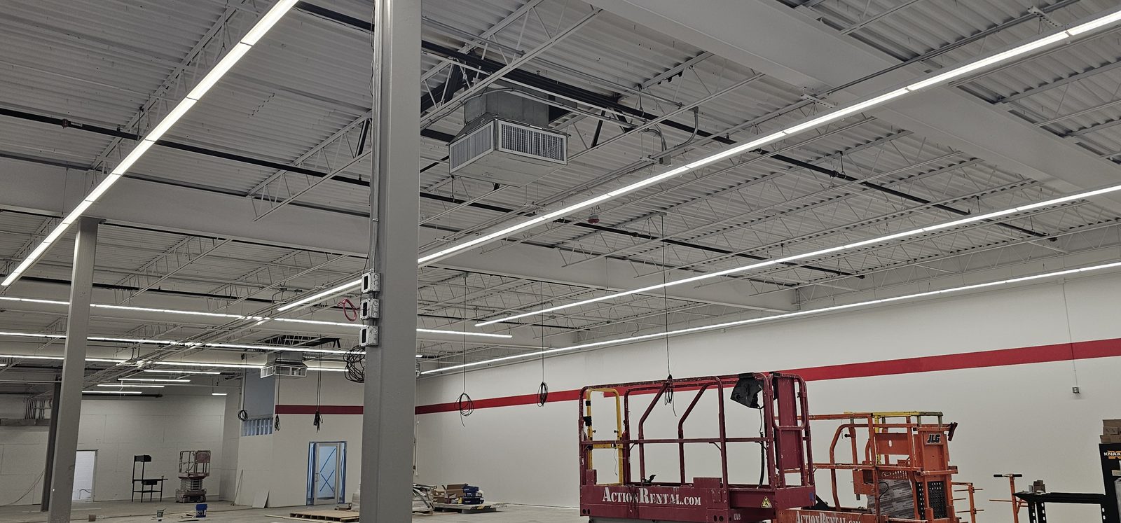 Finished overhead mechanical and duct runs in a commercial build-out